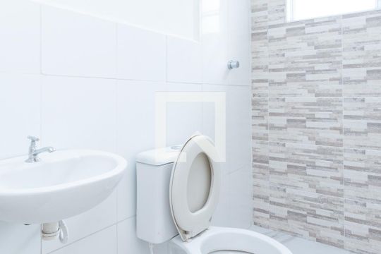Banheiro de apartamento à venda com 2 quartos, 47m² em Centro, Guarulhos