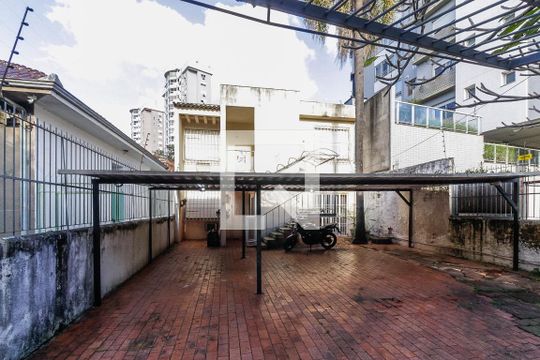 Fachada de casa à venda com 3 quartos, 201m² em Auxiliadora, Porto Alegre