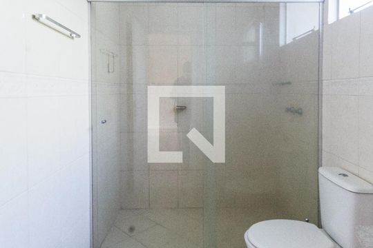 Banheiro 1 de casa à venda com 3 quartos, 201m² em Auxiliadora, Porto Alegre