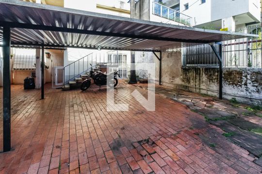 Garagem de casa à venda com 3 quartos, 201m² em Auxiliadora, Porto Alegre