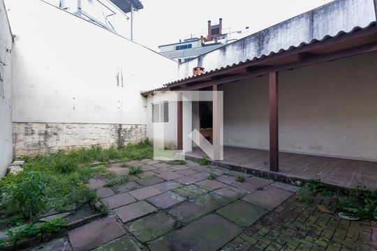 Quintal de casa à venda com 3 quartos, 201m² em Auxiliadora, Porto Alegre