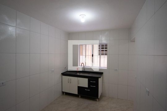 Cozinha de apartamento para alugar com 1 quarto, 70m² em Jardim Santa Adelia, São Paulo