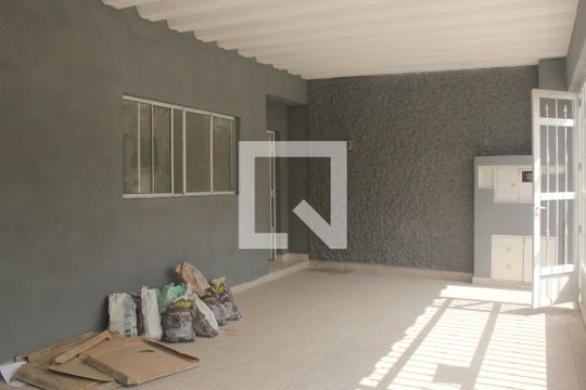 Garagem de casa à venda com 3 quartos, 140m² em Socorro, São Paulo