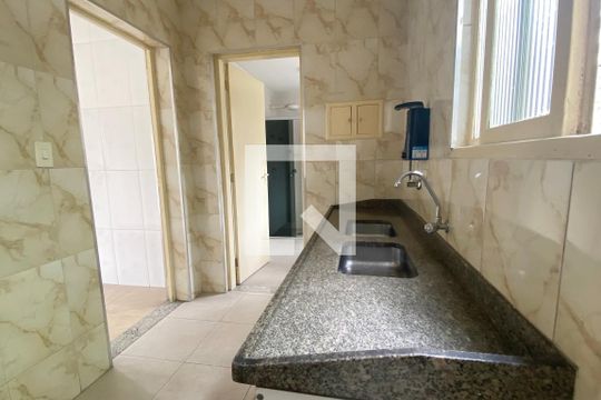 Cozinha de casa para alugar com 4 quartos, 220m² em Jardim Regina Alice, Barueri