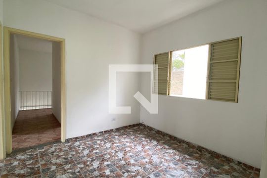 Sala de TV de casa à venda com 4 quartos, 220m² em Jardim Regina Alice, Barueri