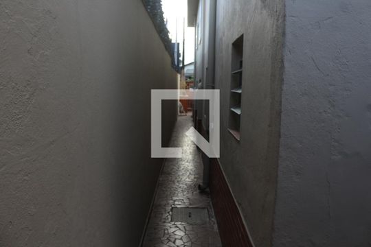 Corredor de casa para alugar com 2 quartos, 80m² em Macuco, Santos