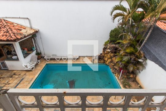 Vista de casa de condomínio à venda com 5 quartos, 350m² em Alphaville, Santana de Parnaíba