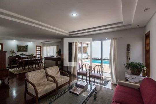 Sala de TV de casa de condomínio à venda com 5 quartos, 350m² em Alphaville, Santana de Parnaíba