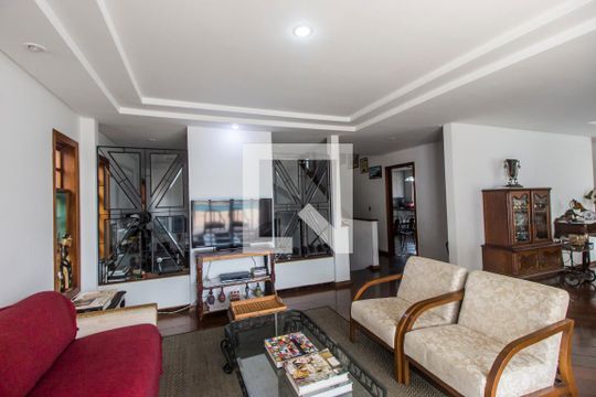 Sala de TV de casa de condomínio à venda com 5 quartos, 350m² em Alphaville, Santana de Parnaíba