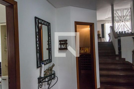 Hall de Entrada de casa de condomínio à venda com 5 quartos, 350m² em Alphaville, Santana de Parnaíba