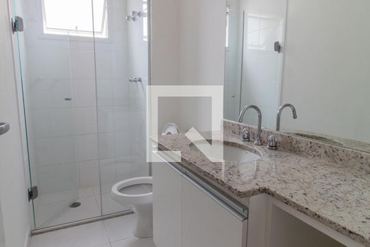 Banheiro da Suíte de apartamento para alugar com 2 quartos, 84m² em Vila Suzana, São Paulo