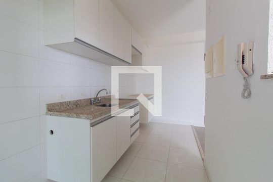 Cozinha de apartamento para alugar com 2 quartos, 84m² em Vila Suzana, São Paulo