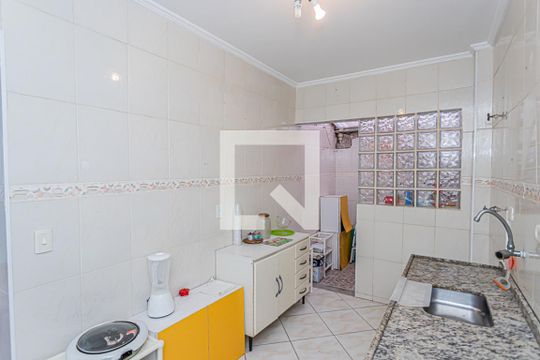 Cozinha de apartamento para alugar com 1 quarto, 48m² em Vila São Vicente, São Paulo
