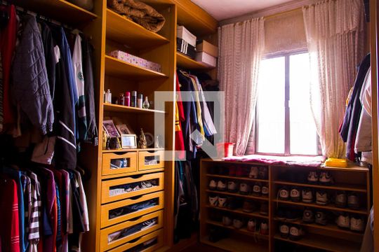 Closet de casa à venda com 5 quartos, 300m² em Jardim Oriental, São Paulo