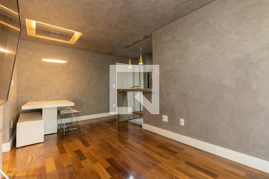 Sala  de apartamento à venda com 2 quartos, 61m² em Vila Isa, São Paulo