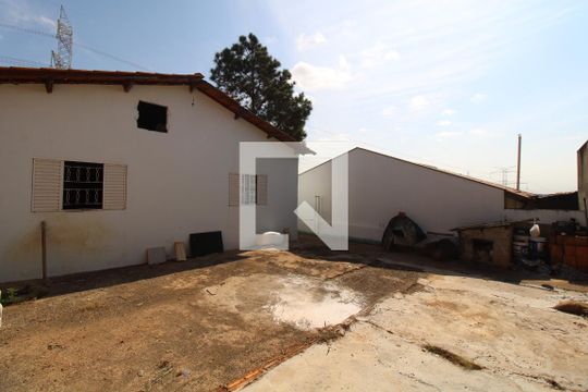 Quintal de casa à venda com 4 quartos, 154m² em Jardim Myrian Moreira da Costa, Campinas