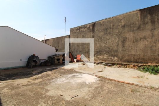 Quintal de casa à venda com 4 quartos, 154m² em Jardim Myrian Moreira da Costa, Campinas