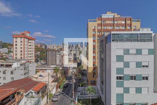 Vista da Suíte de apartamento para alugar com 3 quartos, 240m² em Santo Antônio, Belo Horizonte