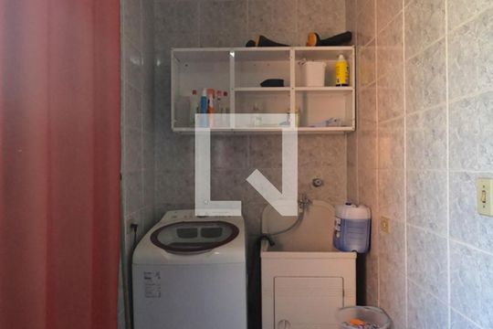 Área de Serviço de casa à venda com 3 quartos, 211m² em Jardim Maria Rosa, Taboão da Serra