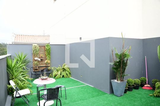 Quintal de apartamento para alugar com 3 quartos, 130m² em Jardim Colibri, Cotia