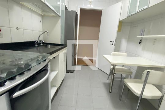 Cozinha de apartamento para alugar com 3 quartos, 101m² em Tamboré, Santana de Parnaíba