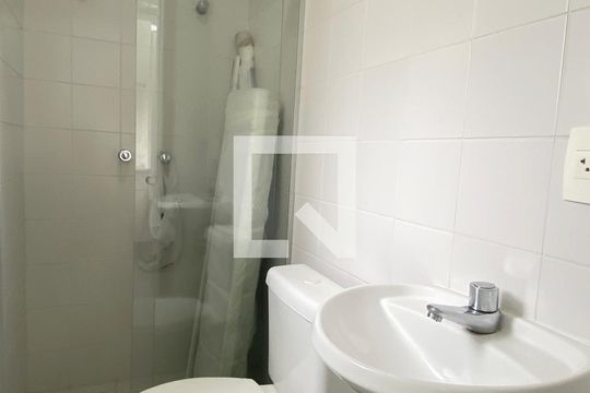 Banheiro de Serviço de apartamento para alugar com 3 quartos, 101m² em Tamboré, Santana de Parnaíba
