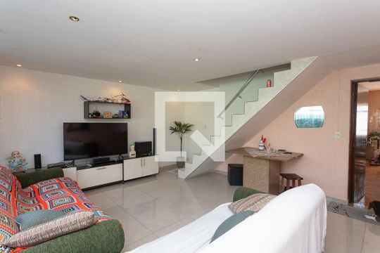 Sala  de casa à venda com 3 quartos, 258m² em Taboão, Diadema