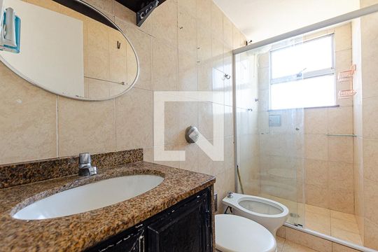Banheiro de apartamento à venda com 2 quartos, 60m² em Ingá, Niterói