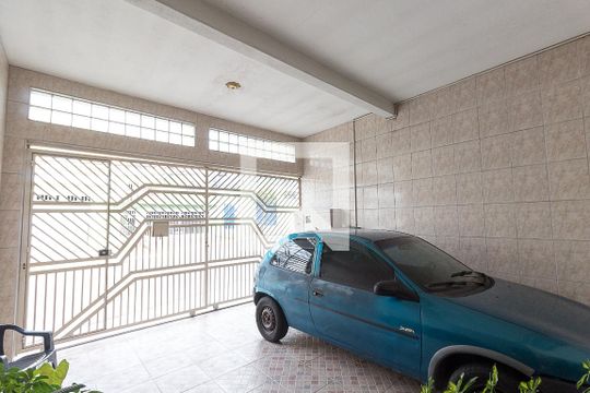 Garagem de casa à venda com 3 quartos, 170m² em Vila Nhocune, São Paulo