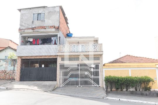 Fachada de casa à venda com 3 quartos, 170m² em Vila Nhocune, São Paulo