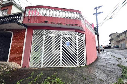 Fachada de casa à venda com 2 quartos, 120m² em Parque Erasmo Assunção, Santo André