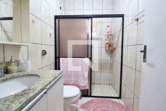 Banheiro Social de casa à venda com 2 quartos, 120m² em Parque Erasmo Assunção, Santo André