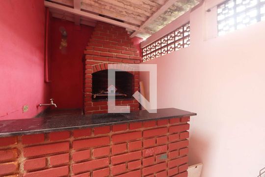 Quintal - Churrasqueira de casa à venda com 2 quartos, 120m² em Parque Erasmo Assunção, Santo André