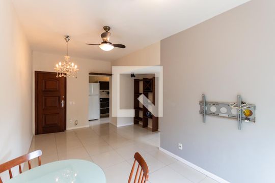 Sala de apartamento para alugar com 2 quartos, 60m² em Rio Comprido, Rio de Janeiro