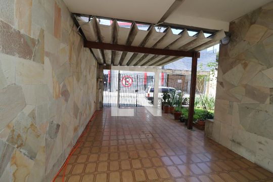 Garagem de casa à venda com 5 quartos, 120m² em Vila Carrão, São Paulo
