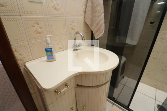 Banheiro da Suíte de casa à venda com 5 quartos, 120m² em Vila Carrão, São Paulo