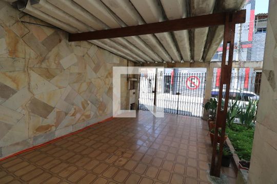 Garagem de casa à venda com 5 quartos, 120m² em Vila Carrão, São Paulo