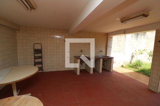 Área Externa de casa à venda com 5 quartos, 120m² em Vila Carrão, São Paulo