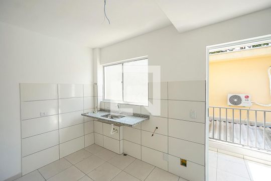 Sala e cozinha de apartamento para alugar com 1 quarto, 31m² em Penha de França, São Paulo