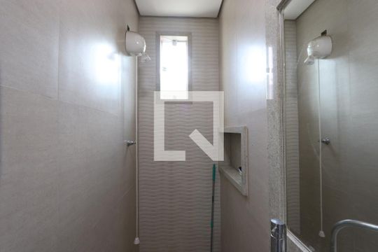 Banheiro de Baixo de casa para alugar com 4 quartos, 150m² em Vila Bela, São Paulo