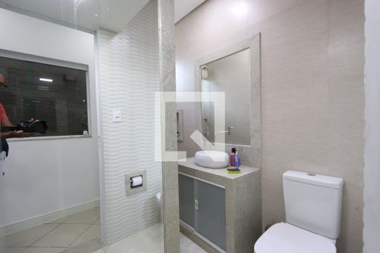 Banheiro de Baixo de casa para alugar com 4 quartos, 150m² em Vila Bela, São Paulo