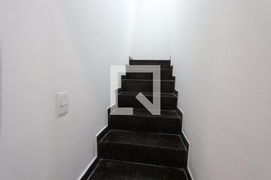 Escada de casa para alugar com 4 quartos, 150m² em Vila Bela, São Paulo