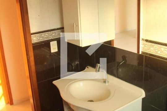 Banheiro de apartamento para alugar com 2 quartos, 60m² em Jardim Iporanga, Guarulhos