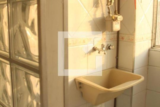 Lavanderia de apartamento para alugar com 2 quartos, 60m² em Jardim Iporanga, Guarulhos