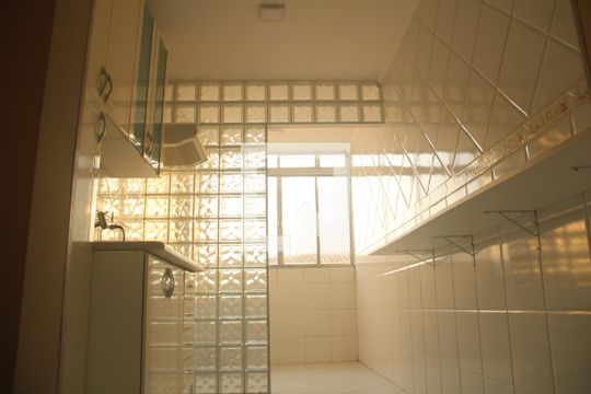 Cozinha de apartamento para alugar com 2 quartos, 60m² em Jardim Iporanga, Guarulhos