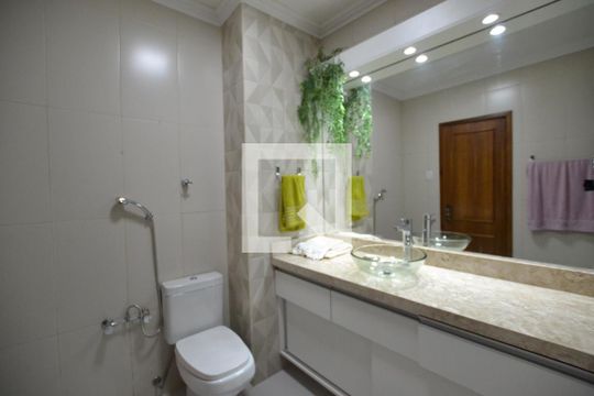 Banheiro de apartamento à venda com 3 quartos, 128m² em Centro Histórico, Porto Alegre