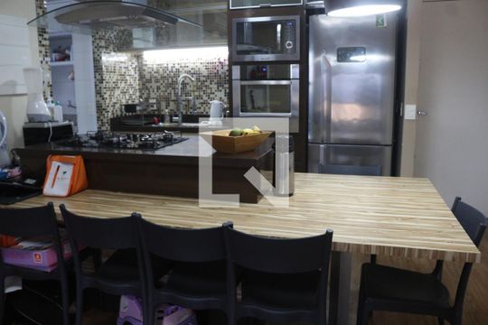 Cozinha de apartamento para alugar com 3 quartos, 86m² em Centro, São Vicente