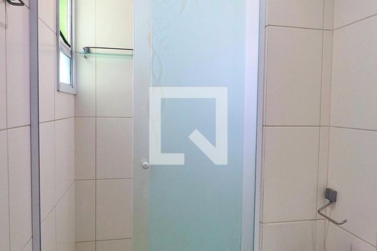Banheiro da Suíte de apartamento para alugar com 3 quartos, 72m² em Parque Jaçatuba, Santo André