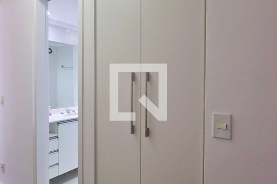 Corredor de apartamento à venda com 3 quartos, 72m² em Parque Jaçatuba, Santo André