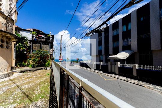 Vista da Rua de apartamento para alugar com 4 quartos, 100m² em Barra, Salvador